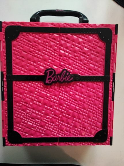 Barbie vaatekaappi / säilytyslaukku nukeille