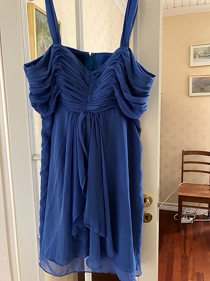 Upea sähkönsininen satiininen cocktail-mekko 3XL