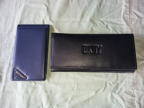 Lompakko DKNY ja peruslaskin käyttämättömät