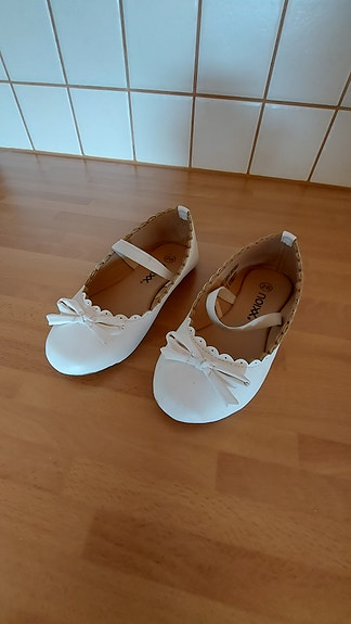 Valkoiset ballerinat 28