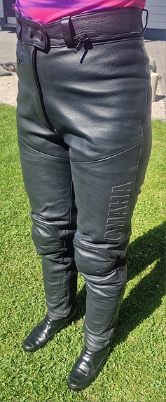 Ajohousut Yamaha/Dainese nahkaa koko 42 vastaa 34/36 (XS/S)