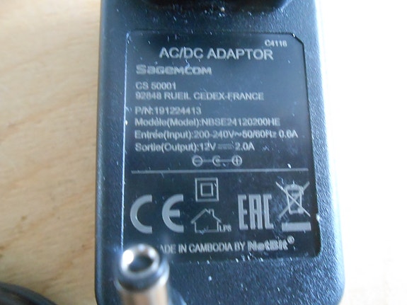 12V, 2A, 24W DC-virtalähde, SAGEMCOM, liitin 5.5/2.5 mm