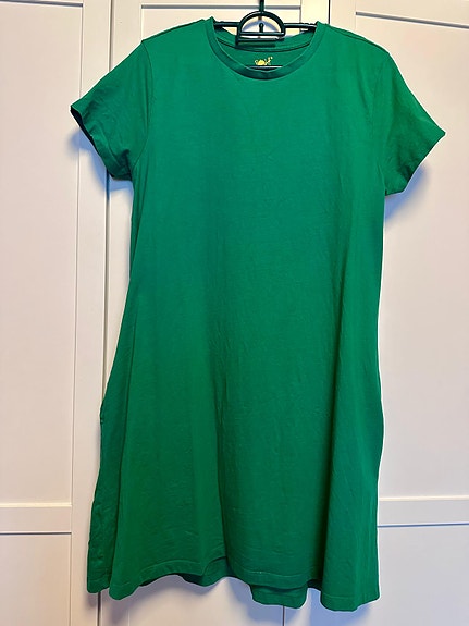 Puuvillainen T-paitamekko (koko S) / Cotton T-shirt dress (size S)