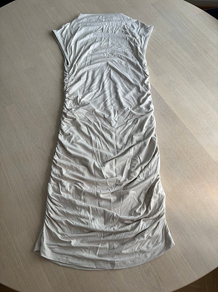 Vaalea mekko XS