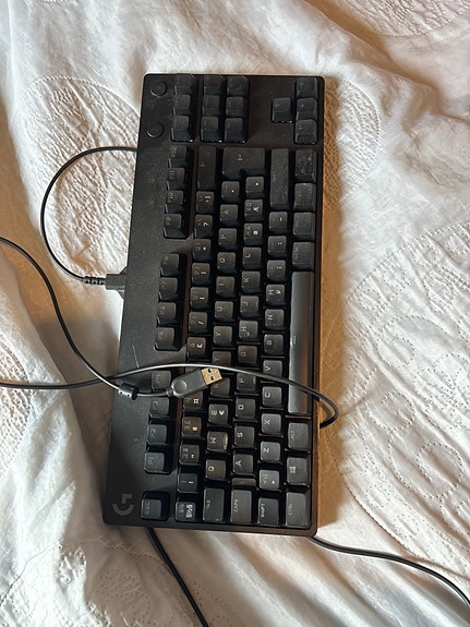 Myydään: Logitech pelinäppäimistö
