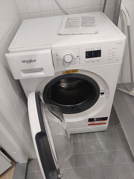 Whirlpool edestä täytettävä pyykinpesukone 7kg