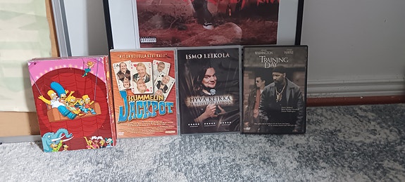 DVD-elokuvat ja stand up -levyt pakettina