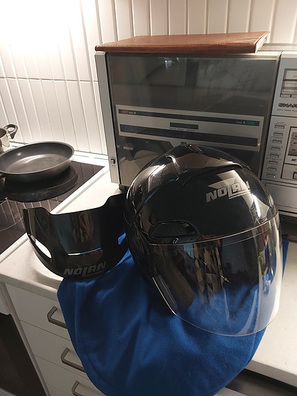 Nolan musta avokypärä visiirillä