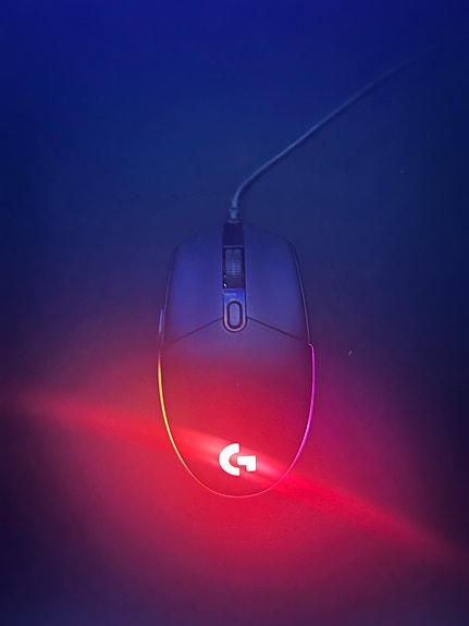 Logitech pelihiiri RGB-valaistuksella