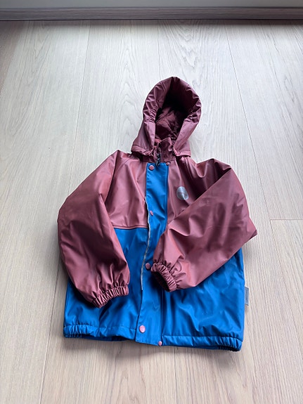 Vuorellinen sadetakki 122