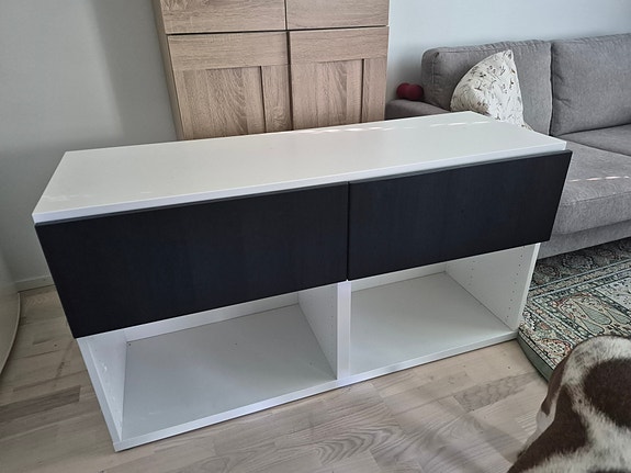 IKEA tv-taso / senkki laatikoilla