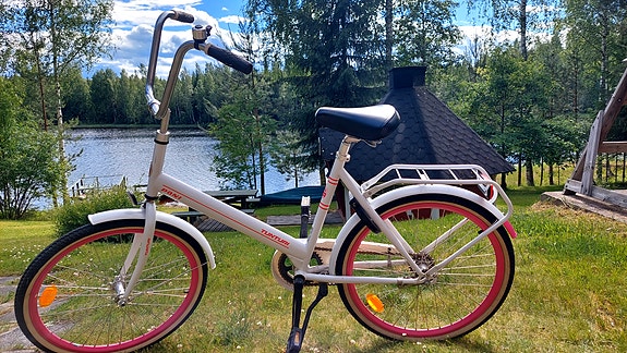 Erittäin vähän ajettu nuorten pyörä