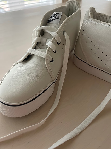 Uudet, käyttämättömät Nike miesten valkoiset nahkakengät