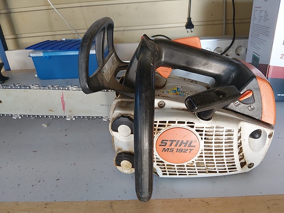 Hyväkuntoinen STIHL MS 192 T moottorisaha uudenveroisella laipalla ja ketjulla
