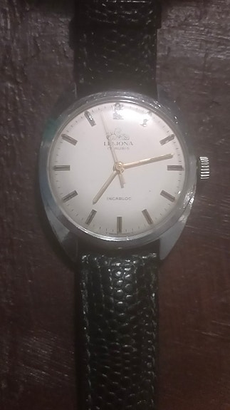 Vintage Leijona, vedettävä rannekello