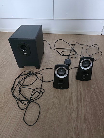 Logitech 2.1 tietokonekaiuttimet subwooferilla