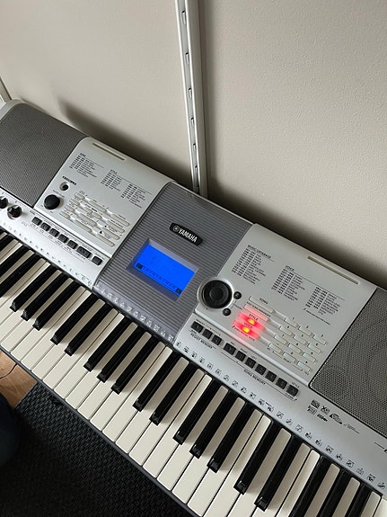 Yamaha kosketinsoitin PSR E403