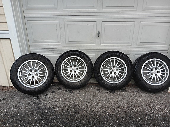 Toyotan alut 5x100 15"