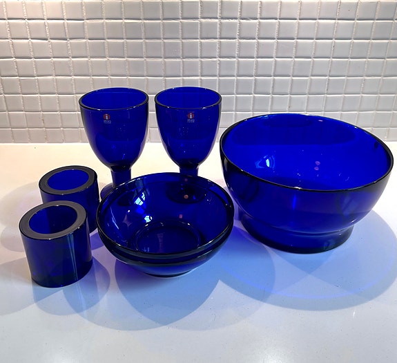 Iittala koboltinsininen Verna astiasetti + tuikkukupit
