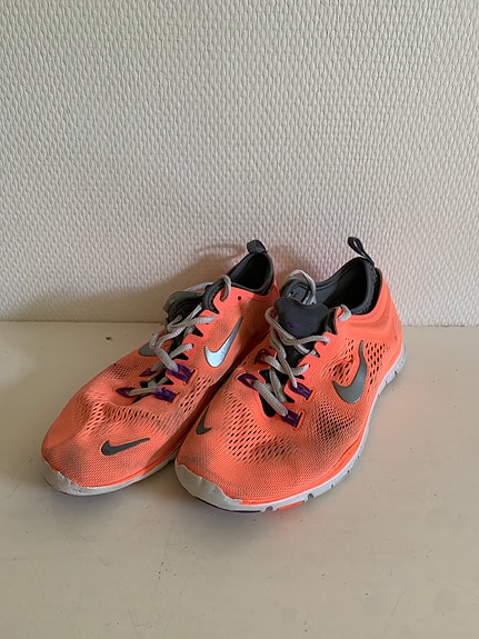 Nike treenikengät koko 38 oranssi