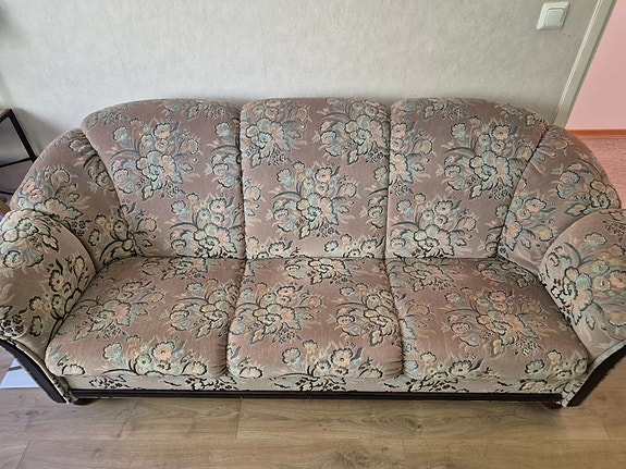 Erittäin hyväkuntoinen sohva