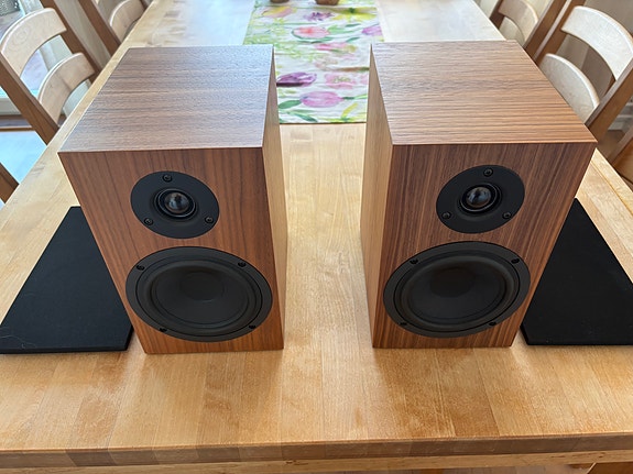 Pro-Ject Speaker Box 5 S2 jalustakaiutinpari