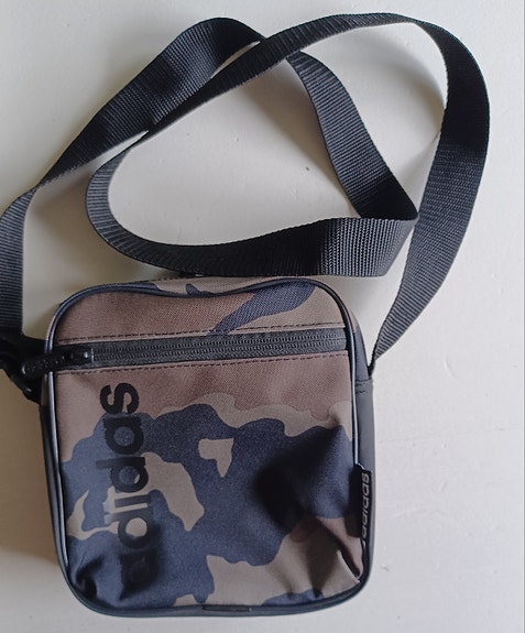 Laukku pieni Adidas laukku