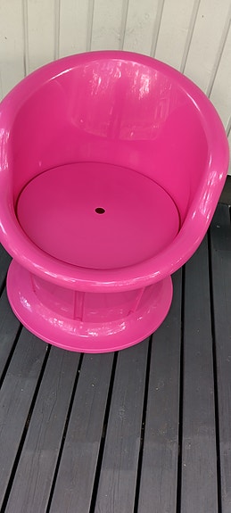 Pinkki muovinen lasten tuoli 10€
