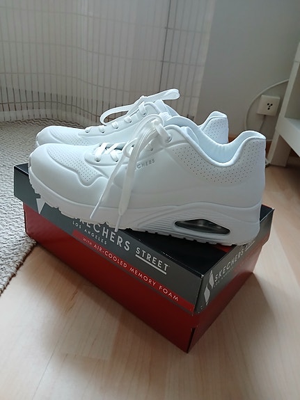 Valkoiset Skechers lenkkarit koko 41