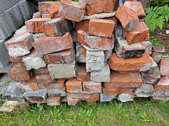 Punaista tiille
