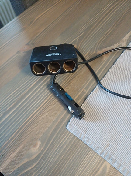 Car USB tupakansytytinjakaja 3-porttinen