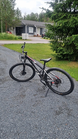 Felt 7-80 nuorten maastopyörä koko xs