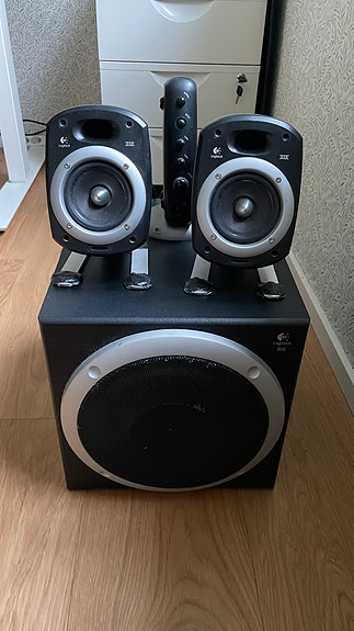 Logitech z-560