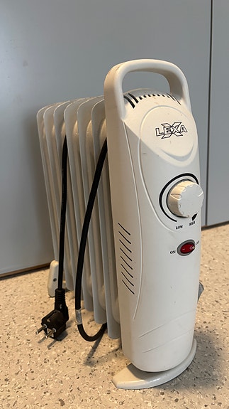Lexa öljytäytteinen lämmitin 700W