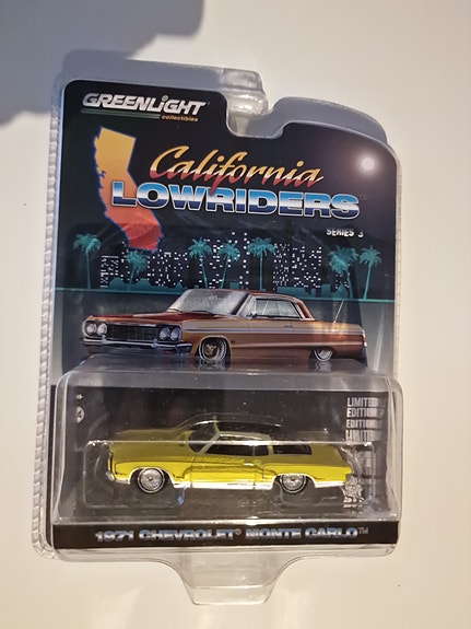 Greenlight 1971 Chevrolet Monte Carlo Yellow 1:64