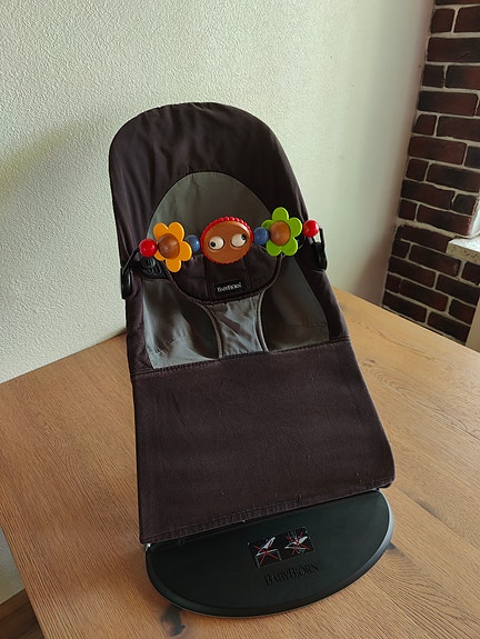 Babybjörn Balance Soft sitteri ja lelukaari