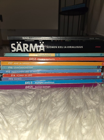 Lukion oppikirjoja, mm. Särmä, FY ja BI -paketti