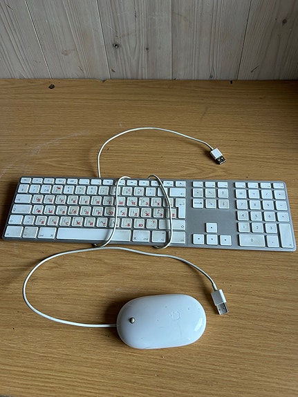 Apple USB-näppäimistö ja hiiri