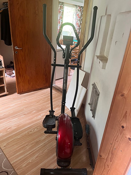 Body Elliptical crosstrainer punainen
