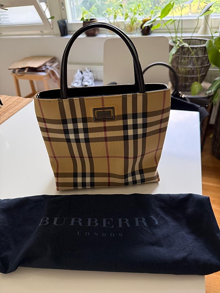Upea Burberry Nova Check mini tote / käsilaukku + pölypussi