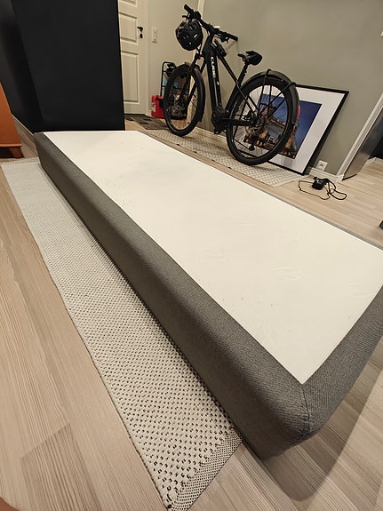 Jysk sänky / runkopatja 80x200 cm harmaa-valkoinen