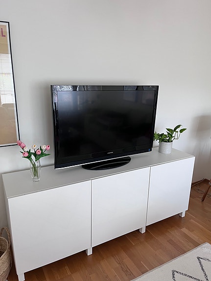 Erittäin hyväkuntoinen Ikea Bestå -senkki/tv-taso