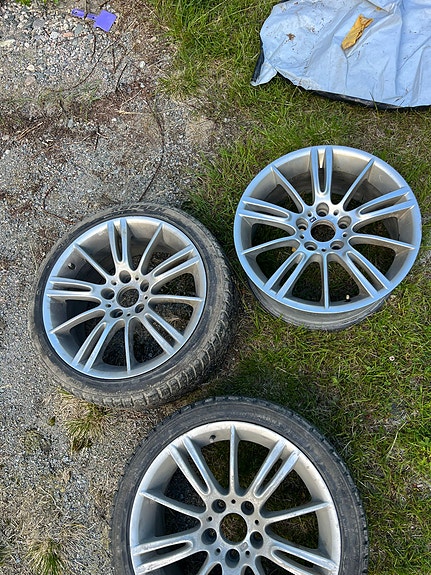 Myydään bemarin vanteet