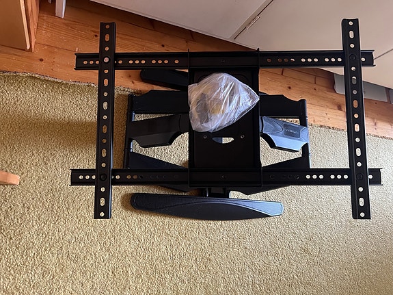 TV seinäteline