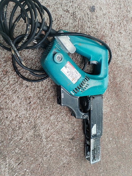 Makita 6834 ruuvinväännin nauharuuvain 230V
