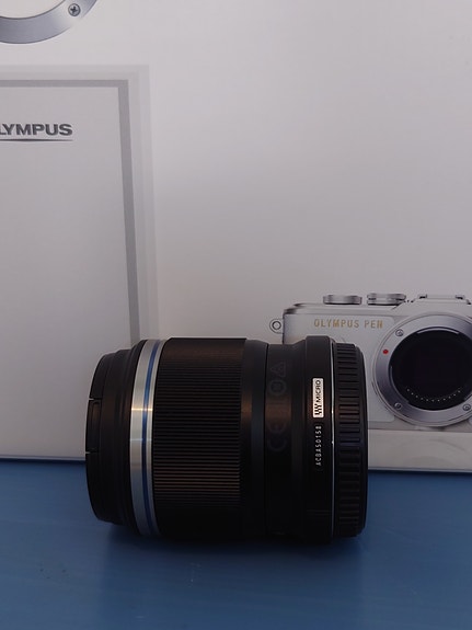 Olympus M.Zuiko 30mm f/3.5 Makro -objektiivi