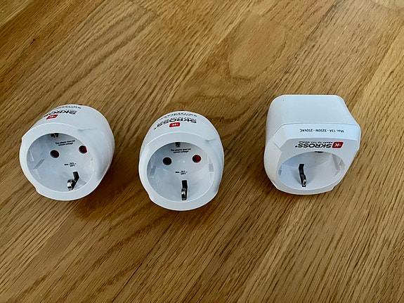 UK - EU adapterit, 3 kpl