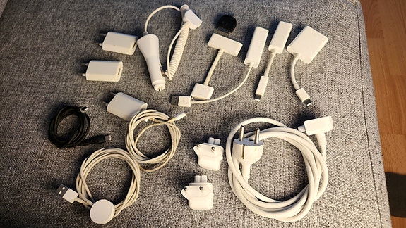 Apple-kaapeleita, latureita ja adaptereita (MacBook, iPad, iPhone, Apple Watch)