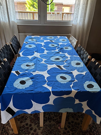 Unikko pöytäliina