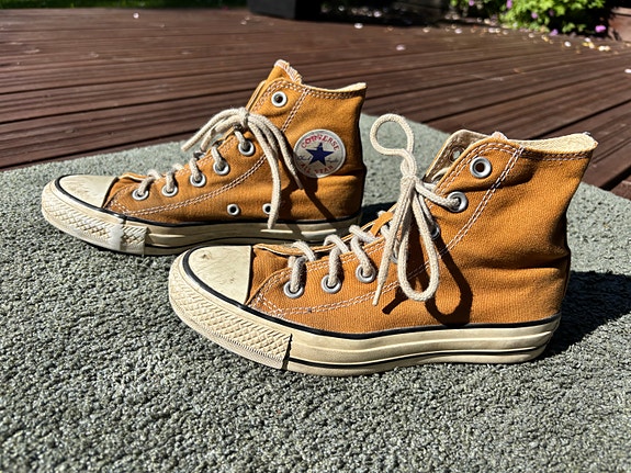 Converse korkeavartiset kengät